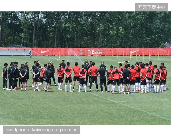 赫尔辛基训练课栾斯曼跑动积极 赫尔辛基训练课栾斯曼跑动积极